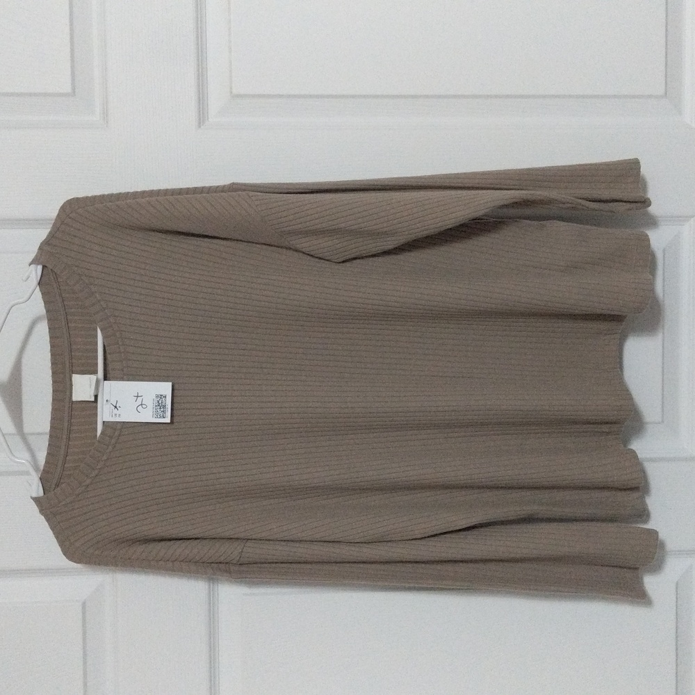 #.   NWT H&M Basics Cream Women's Long Sleeve Top. Size: Small. Oversize to 2X.